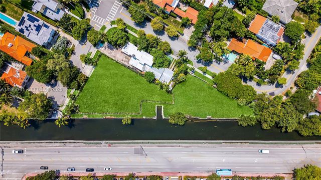 18th st Michigan Avenue, Miami Beach, FL 33139