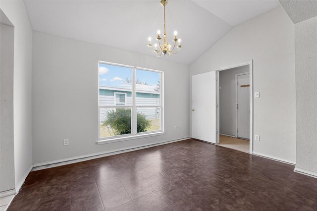 152 Eagle DR, Luling, TX 78648