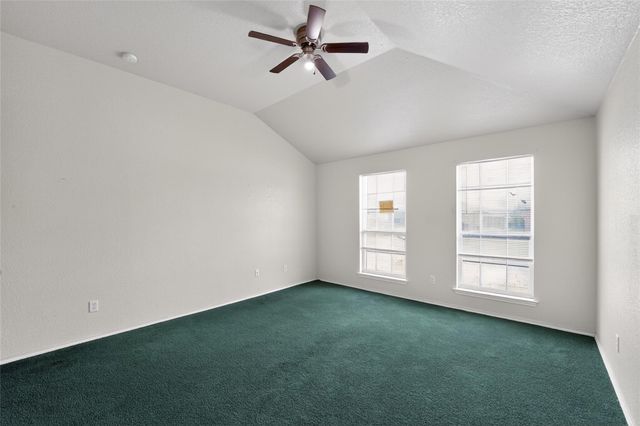 152 Eagle DR, Luling, TX 78648