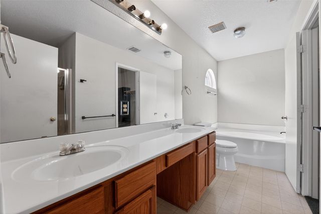 152 Eagle DR, Luling, TX 78648