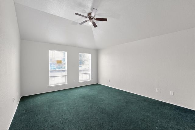 152 Eagle DR, Luling, TX 78648