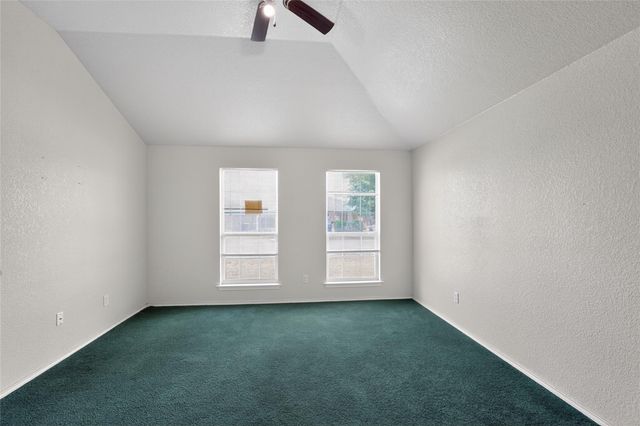 152 Eagle DR, Luling, TX 78648
