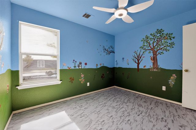 152 Eagle DR, Luling, TX 78648