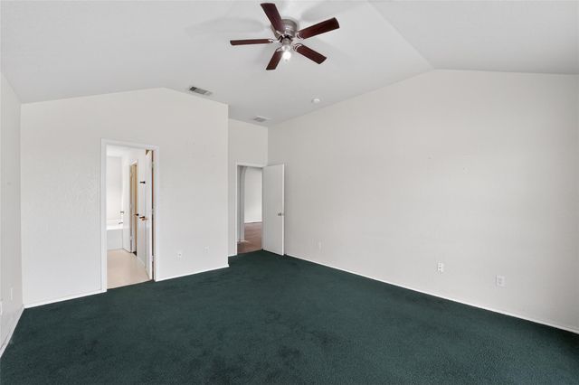 152 Eagle DR, Luling, TX 78648