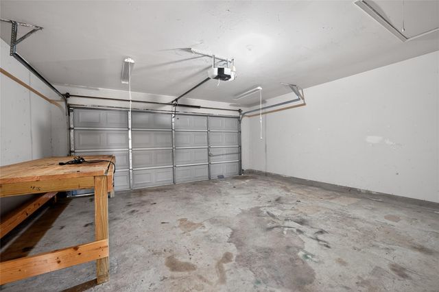152 Eagle DR, Luling, TX 78648