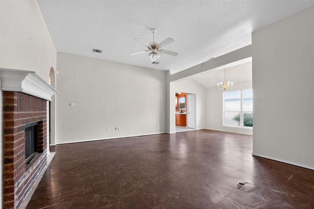 152 Eagle DR, Luling, TX 78648