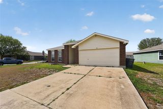 152 Eagle DR, Luling, TX 78648
