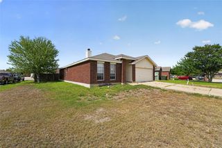 152 Eagle DR, Luling, TX 78648