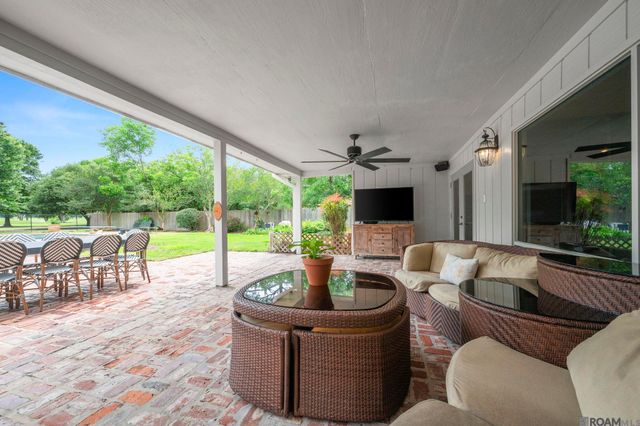 8792 W Fairway Dr, Baton Rouge, LA 70809
