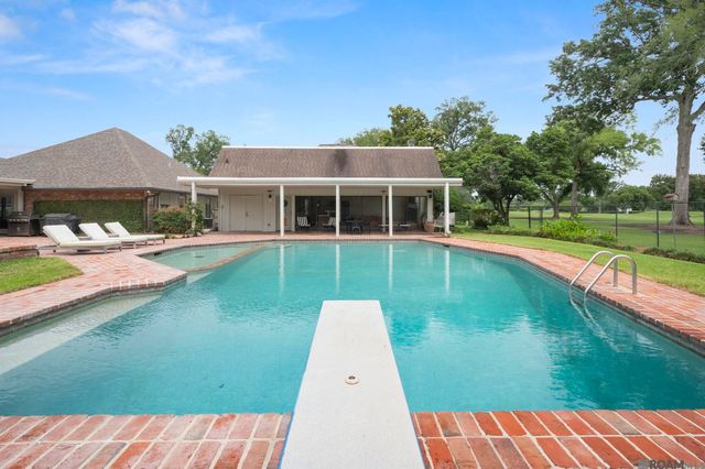 8792 W Fairway Dr, Baton Rouge, LA 70809
