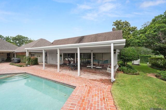 8792 W Fairway Dr, Baton Rouge, LA 70809