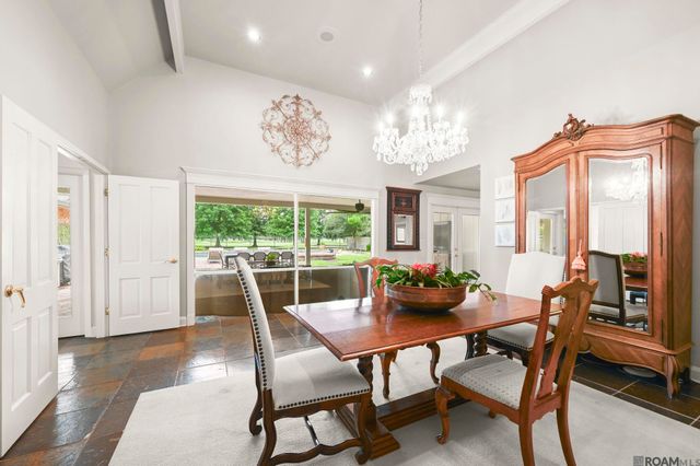 8792 W Fairway Dr, Baton Rouge, LA 70809