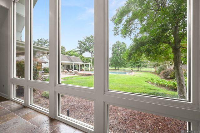 8792 W Fairway Dr, Baton Rouge, LA 70809