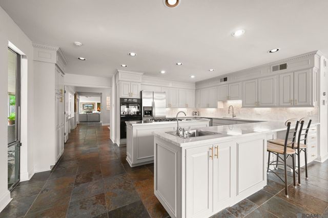 8792 W Fairway Dr, Baton Rouge, LA 70809