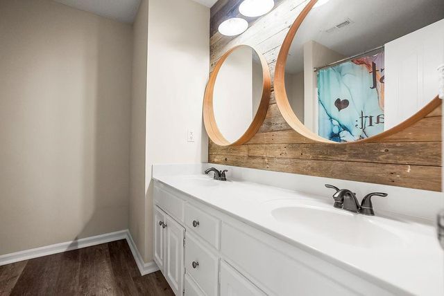 1915 W Ferrel Drive, Olathe, KS 66061