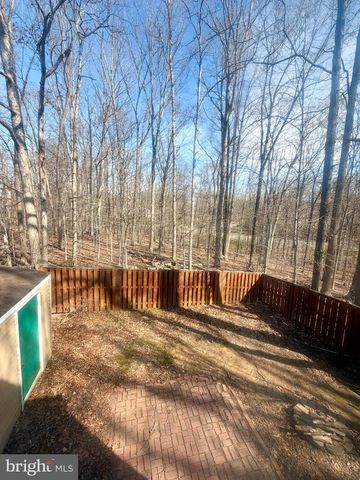 8081 STEEPLE CHASE CT, Springfield, VA 22153