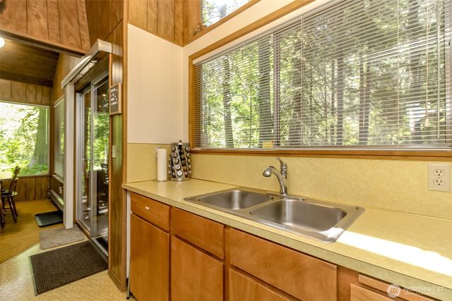 38115 564th ST CT E, Ashford, WA 98304