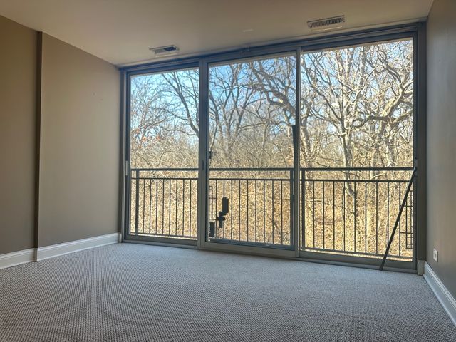 5830 Oakwood Drive 3H, Lisle, IL 60532