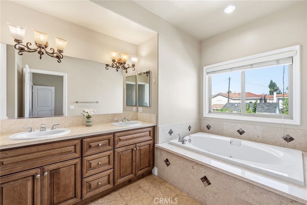 Image 18 of property listing at 4825 Arden Dr, Temple City, CA 91780