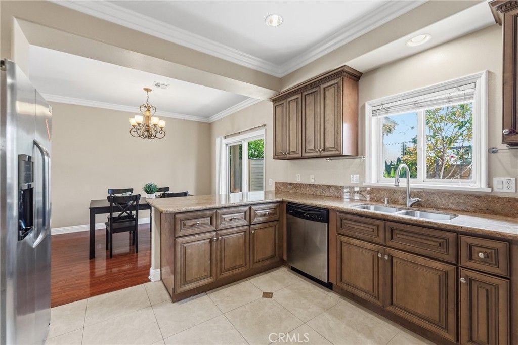 Image 6 of property listing at 4825 Arden Dr, Temple City, CA 91780