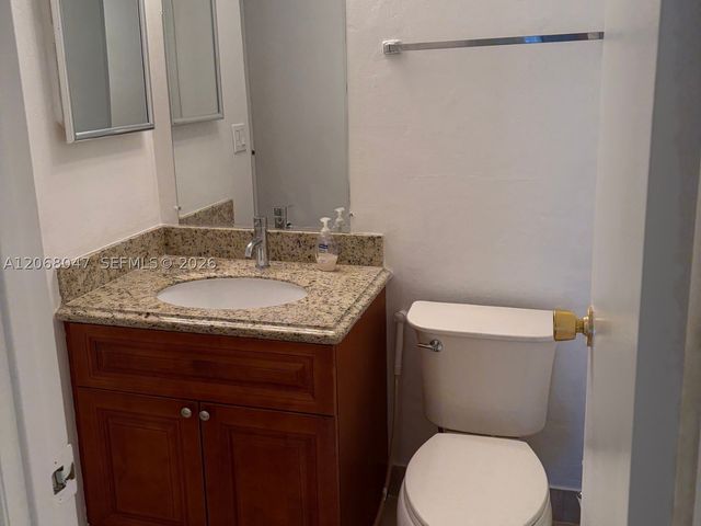 20500 W Country Club Dr 517, Aventura, FL 33180