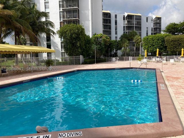 20500 W Country Club Dr 517, Aventura, FL 33180