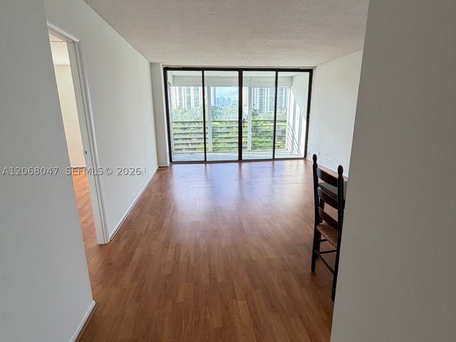 20500 W Country Club Dr 517, Aventura, FL 33180