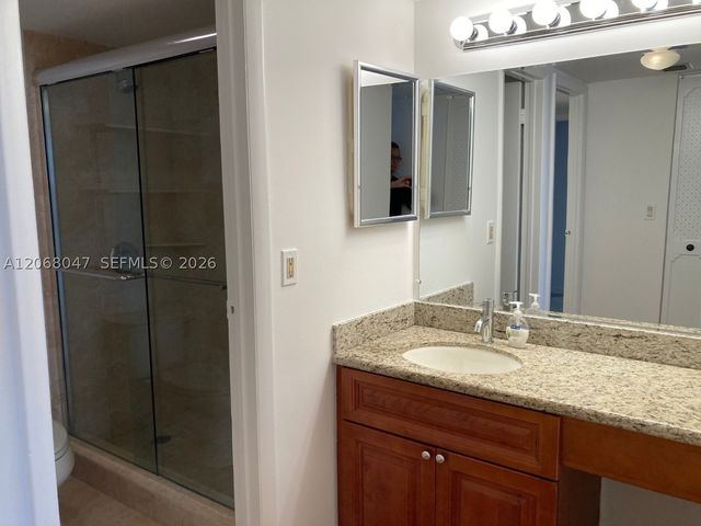 20500 W Country Club Dr 517, Aventura, FL 33180