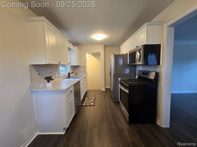486 Lincoln Avenue, Lincoln Park, MI 48146
