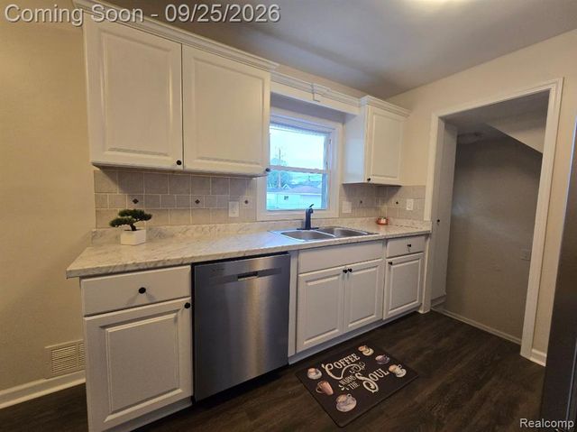 486 Lincoln Avenue, Lincoln Park, MI 48146