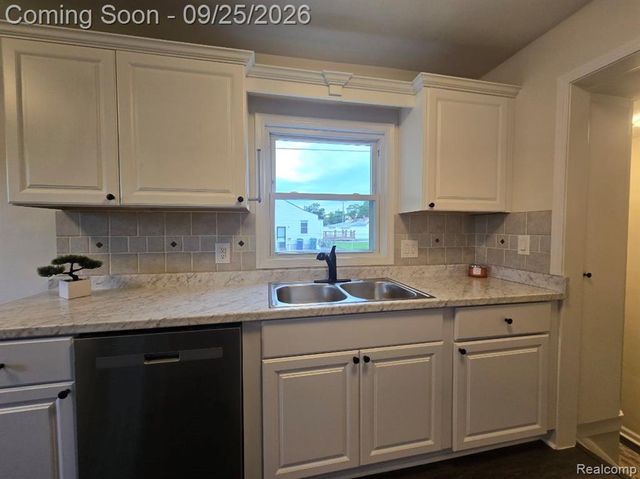486 Lincoln Avenue, Lincoln Park, MI 48146