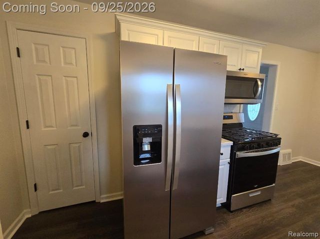 486 Lincoln Avenue, Lincoln Park, MI 48146