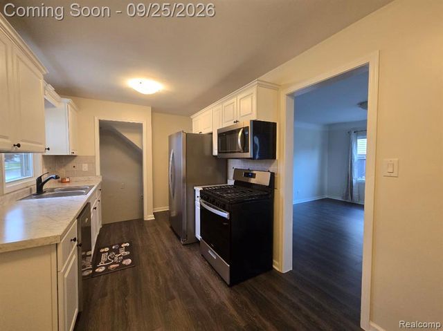 486 Lincoln Avenue, Lincoln Park, MI 48146