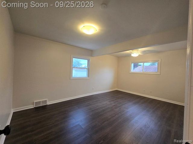486 Lincoln Avenue, Lincoln Park, MI 48146