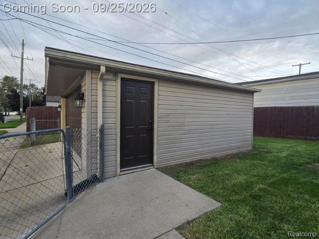 486 Lincoln Avenue, Lincoln Park, MI 48146