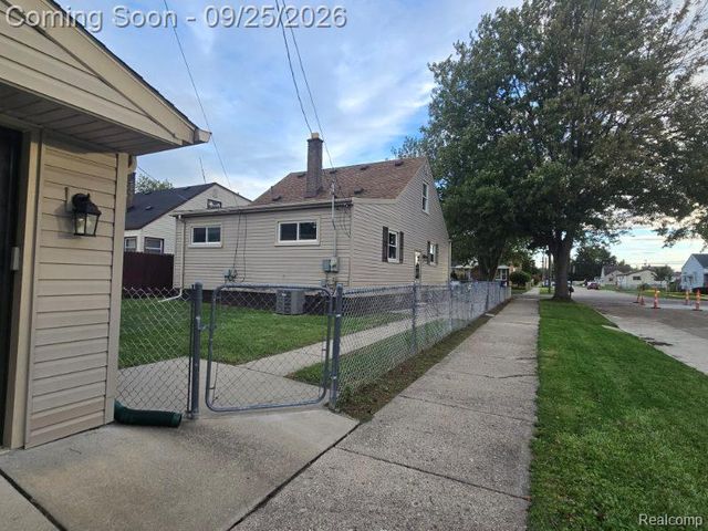 486 Lincoln Avenue, Lincoln Park, MI 48146