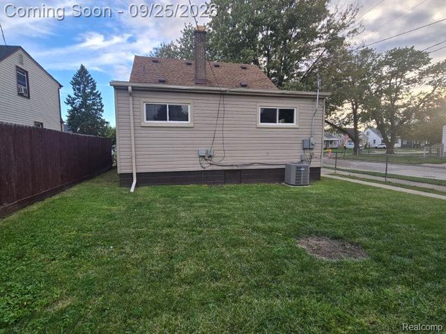 486 Lincoln Avenue, Lincoln Park, MI 48146
