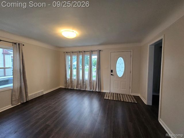486 Lincoln Avenue, Lincoln Park, MI 48146