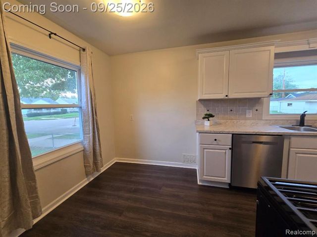 486 Lincoln Avenue, Lincoln Park, MI 48146