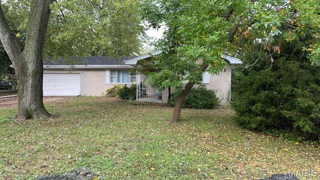 804 Dolphin Drive, Highland, IL 62249