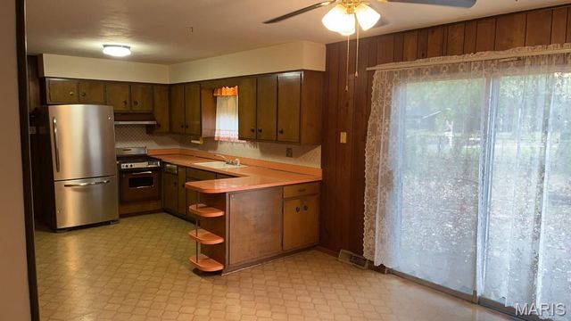 804 Dolphin Drive, Highland, IL 62249