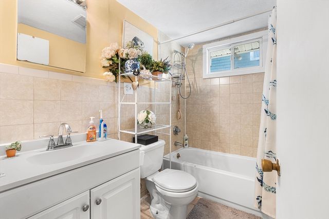 104 College Farm Rd, Waltham, MA 02451