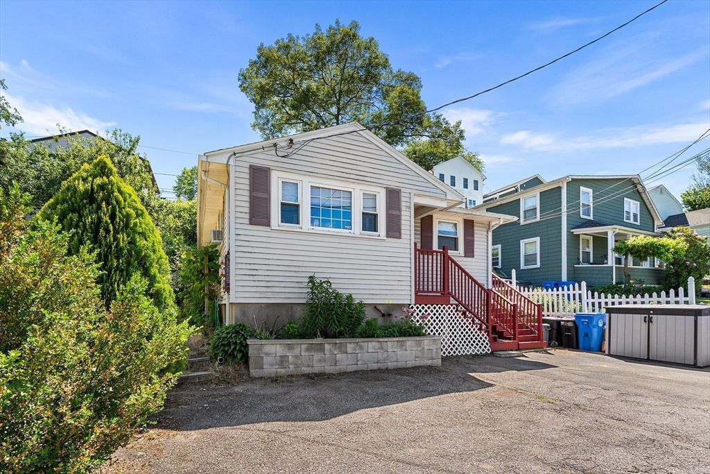 104 College Farm Rd, Waltham, MA 02451