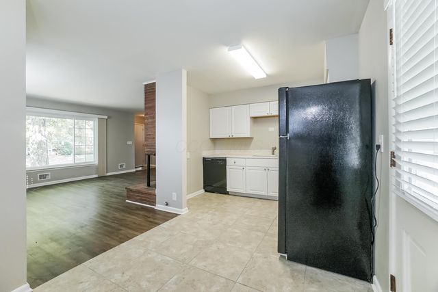 298 Pineview Drive, Columbus, OH 43213