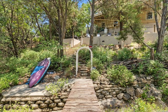 971 Barbara Dr, Canyon Lake, TX 78133