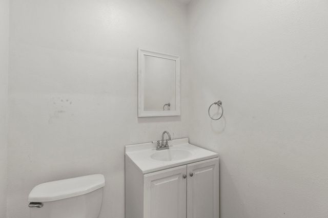 25820 25820 S Macarthur Dr, Tracy, CA 95376