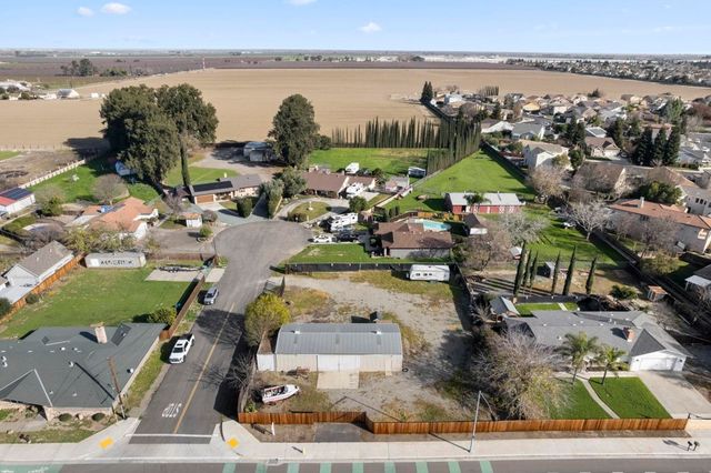 25820 25820 S Macarthur Dr, Tracy, CA 95376