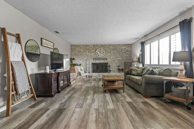 25820 25820 S Macarthur Dr, Tracy, CA 95376