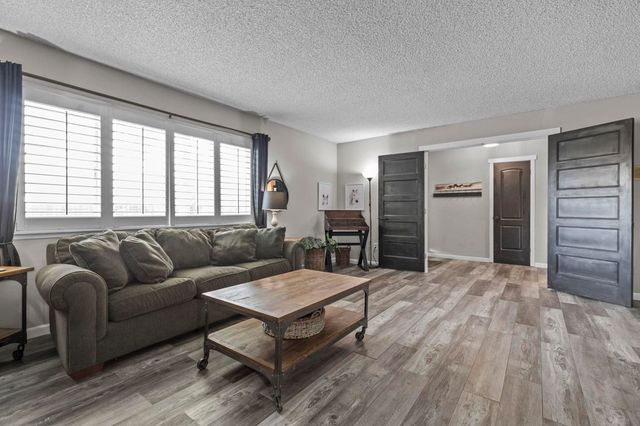 25820 25820 S Macarthur Dr, Tracy, CA 95376