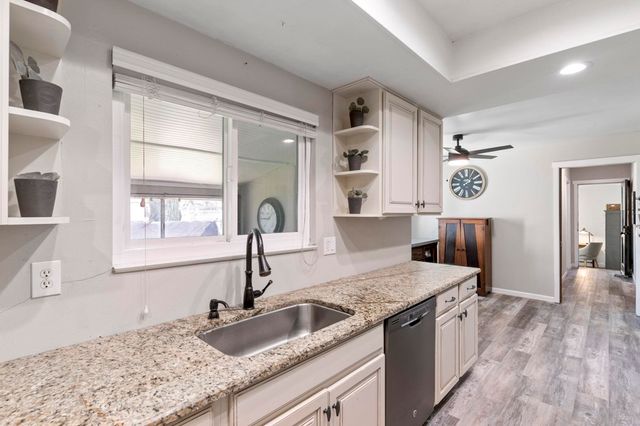 25820 25820 S Macarthur Dr, Tracy, CA 95376